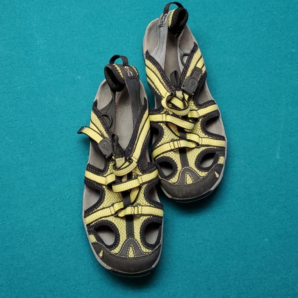 *AHNU TILDEN V WATER SHOES*